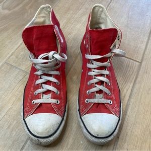 Men’s high-top laceup red converse